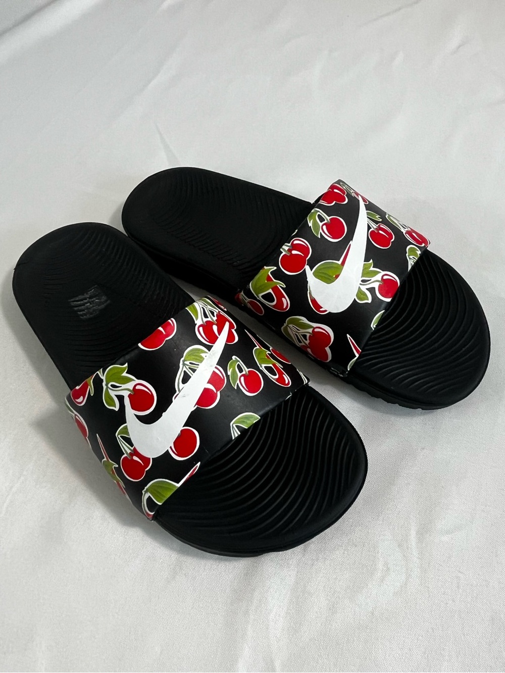 Nike Kawa Cherry Slide SE Sandals with White Swoosh Youth Size 3